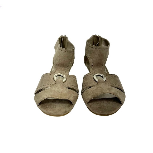 Jaclyn Smith Daphne Khaki Gray Faux Suede Strappy Wedge Heel Sandals Size 6 - Picture 3 of 15